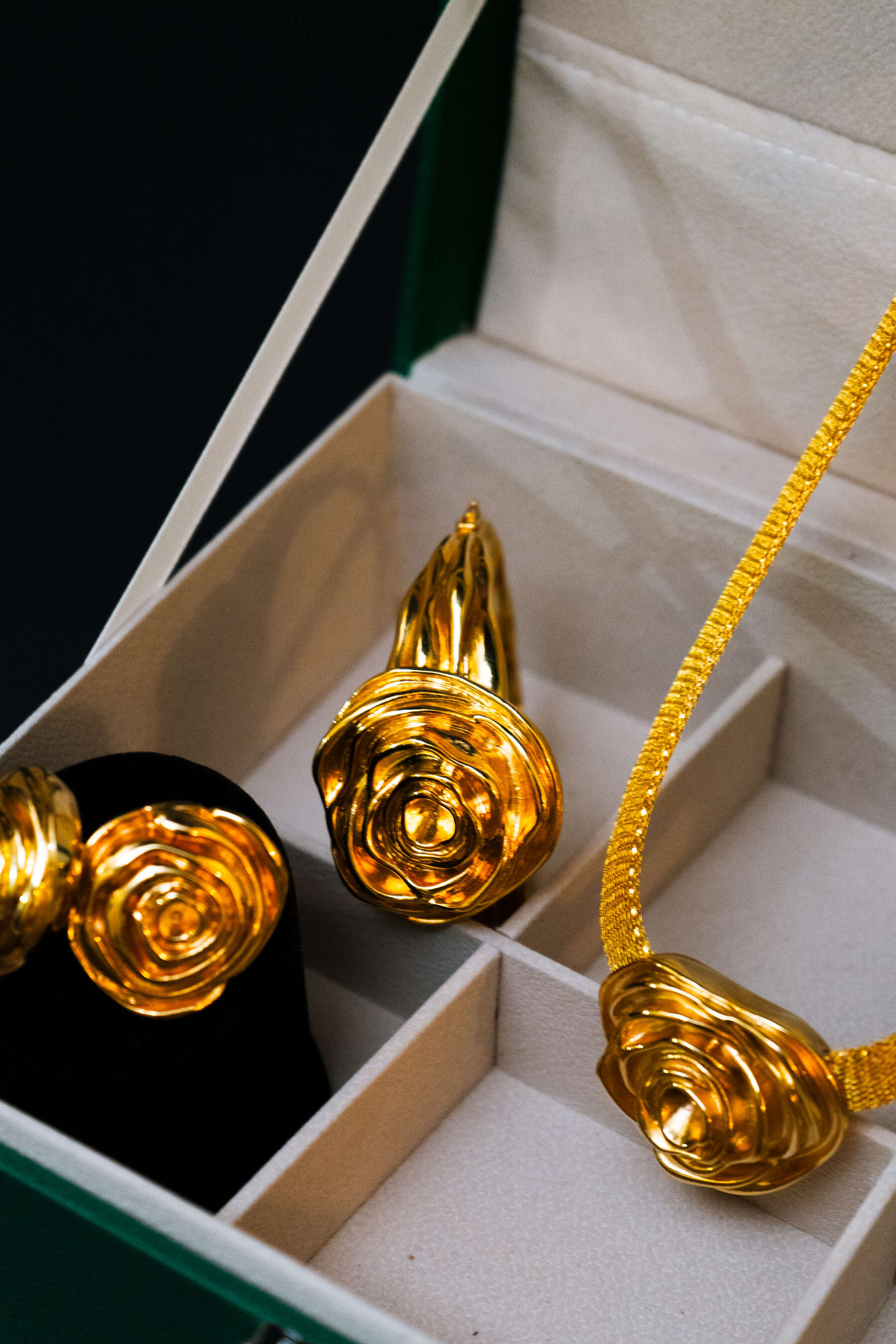 Rose gold set in box